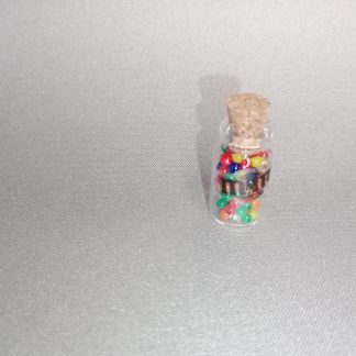 Glazen flesje met M & M